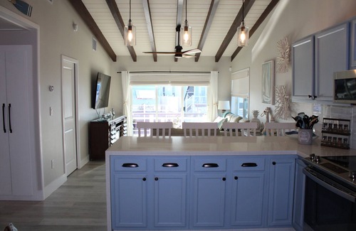 Marathon House | Salty Air Retreat. 2 Bedroom 1 Bathroom Half Duplex. Dockside.
