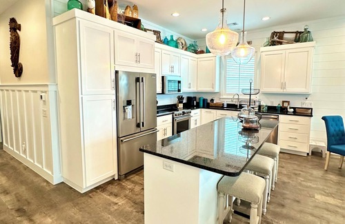 Silver Sands Beach House | Salty Air Retreat~Vacation home w/heated pool~Sleeps 12~Steps to beach access!
