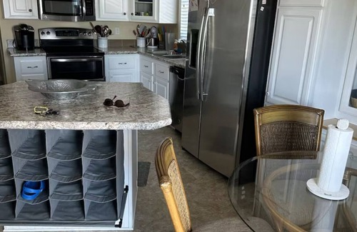 Cudjoe Key House | Salty Breezes 285nCharming 2-bedroom house in pleasant Cudjoe Key with WiFi, AC