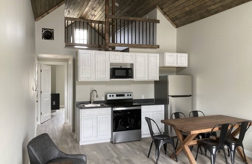 Monroe City Cabin | Salty Cedar Cabins #2