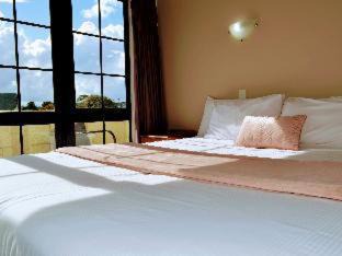 Snells Beach Hotel | Salty Dog Inn