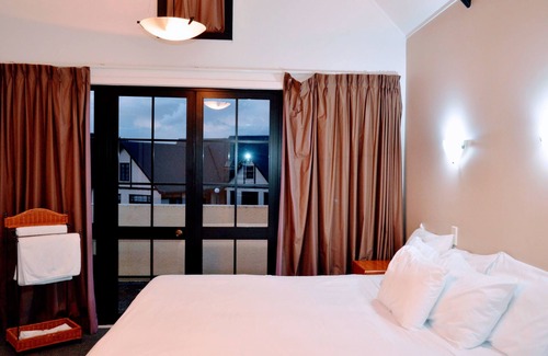 Snells Beach Hotel | Salty Dog Inn