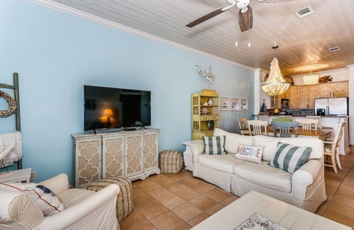 Pensacola Beach Condo | Salty Kisses on the Beach! Early bird discounts for August and September!