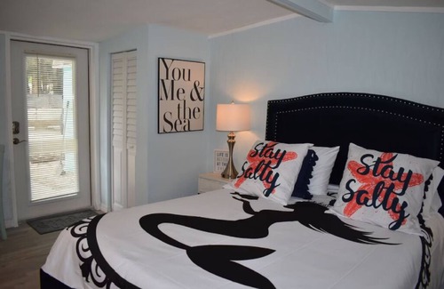 Weeki Wachee Gardens Cabin | "Salty Siren" Mermaid Themed Room at Weeki Wachee Waterfront Adventure Retreat