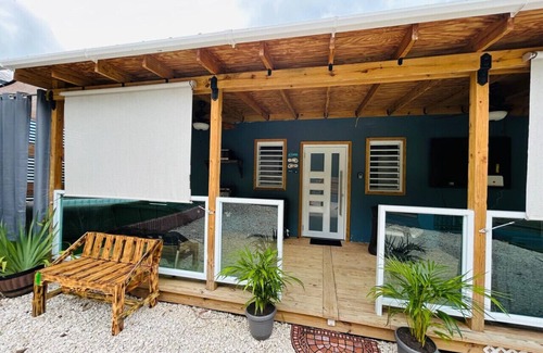Barrero House | Salty Wagon Studio with private jacuzzi
