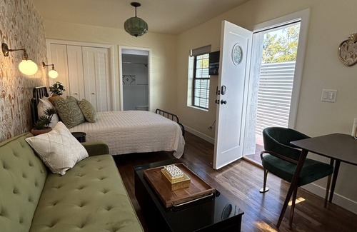 Sam Hughes House | Sam Hughes brand new Art Deco studio! Lux! Walkable