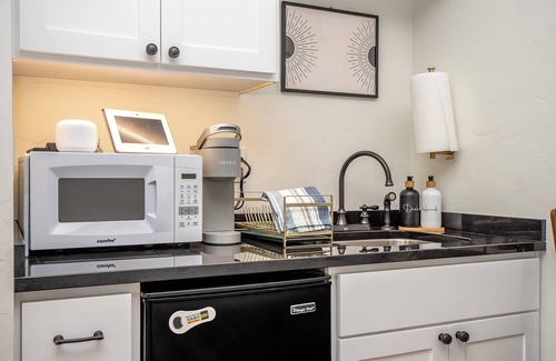 Sam Hughes Apartment | Sam Hughes Bungalows - B - Walkable to the University of Arizona, Large Backyard