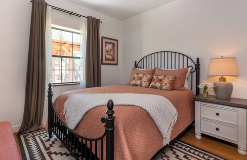 Sam Hughes Bed & Breakfast | Sam Hughes Inn