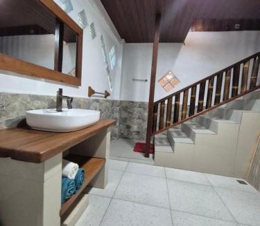 Bukit Lawang Hotel | Sam's Bungalows And Treks
