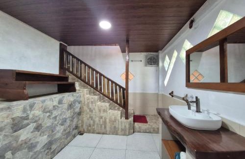 Bukit Lawang Hotel | Sam's Bungalows And Treks