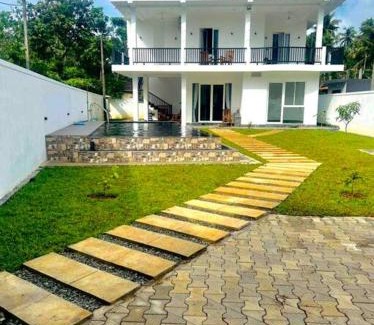 Patuwatha House | Sambo White House Hikkaduwa - 5BD Entire Villa