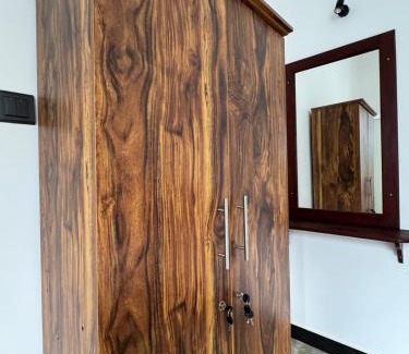 Patuwatha House | Sambo White House Hikkaduwa - 5BD Entire Villa