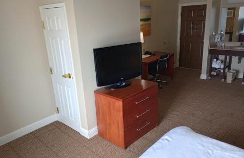 Central Oklahoma City Hotel | SAMIR Stay at NW Expressway