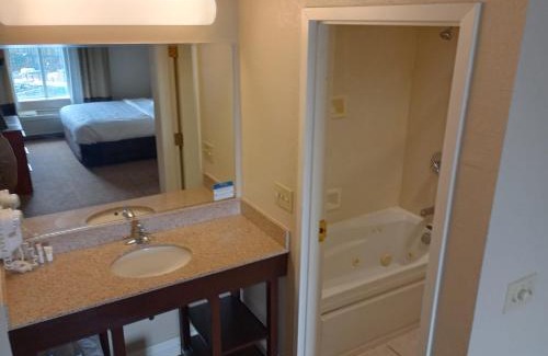Central Oklahoma City Hotel | SAMIR Stay at NW Expressway