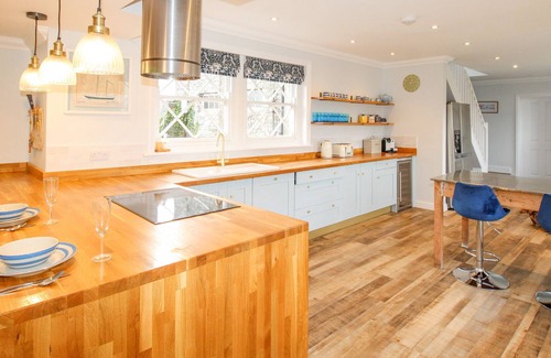 Langton Matravers Cottage | SAMPHIRE COTTAGE, pet friendly, with a garden in Langton Matravers