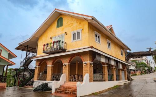 Sangkhla Buri Hotel | Samprasob Resort