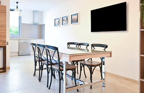 Neve Tzedek Apartment | Sam’s Journey 4BR Garden by HolyGuest