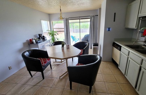 Wetmore House | San Antonio Funhouse w/Pool Table, Arcade & Yard. Great Value for family fun
