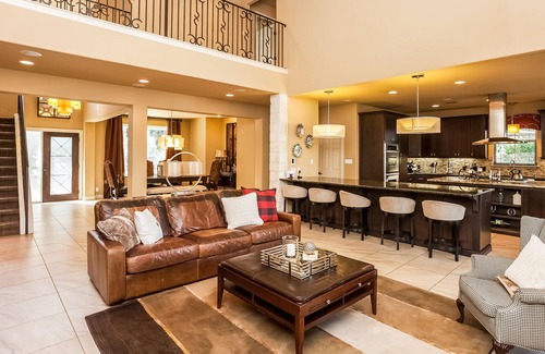Cross Mountain House | San Antonio Great luxury getaway