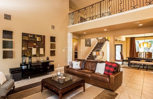 Cross Mountain House | San Antonio Great luxury getaway