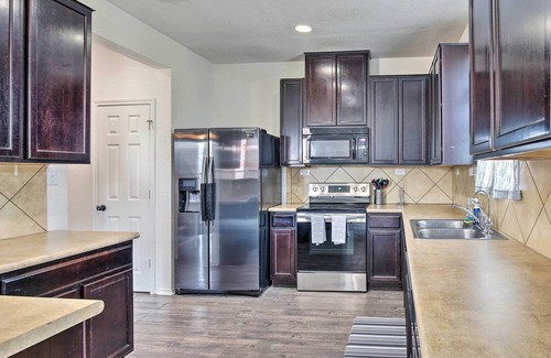 Southside House | San Antonio Home ~ 13 Mi to Downtown & the Alamo!