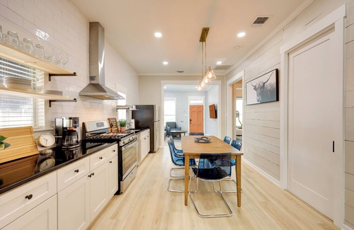 Southtown House | San Antonio Home 2 Mi to Dtwn, Swim Spa!