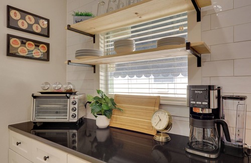 Southtown House | San Antonio Home 2 Mi to Dtwn, Swim Spa!
