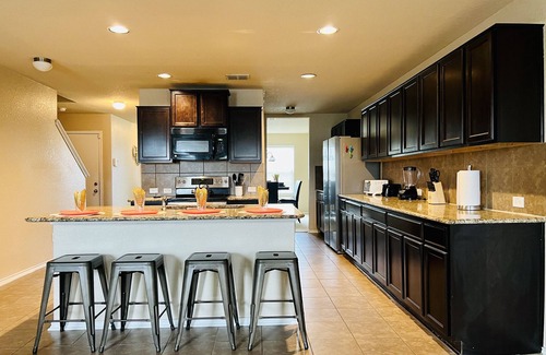 Solana Ridge House | San Antonio home near BMT, Riverwalk, Alamo, and Sea World