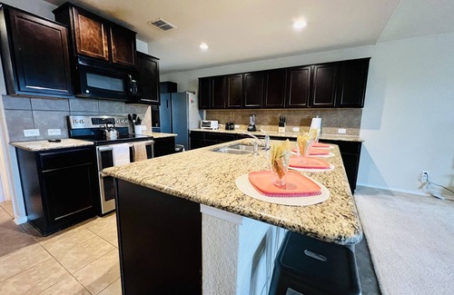 Solana Ridge House | San Antonio home near BMT, Riverwalk, Alamo, and Sea World