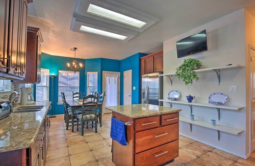 Oak Creek House | San Antonio Home w/Pool & Hot Tub Near SeaWorld!