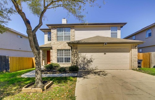Solana Ridge House | San Antonio Home with Large Yard, Fire Pit and Pergola
