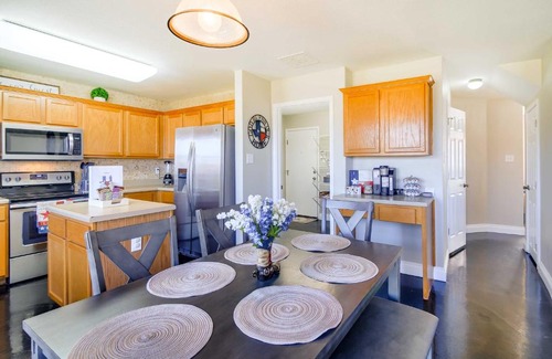 Solana Ridge House | San Antonio Home with Large Yard, Fire Pit and Pergola