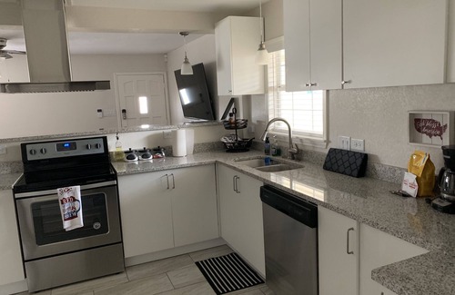 Southside House | San Antonio patriotic stay! Welcome BMT!
