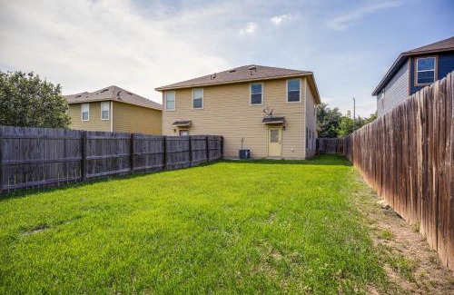 San Antonio House | San Antonio Townhome about 2 Mi to Aquarium!