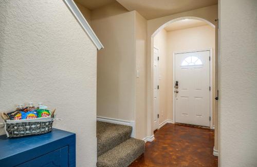 San Antonio House | San Antonio Townhome about 2 Mi to Aquarium!