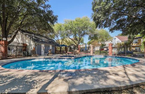 Blossoms Park House | San Antonio Townhome Community Pool and Hot Tub!