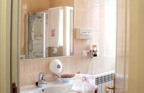 Navarrete Hotel | San Camilo