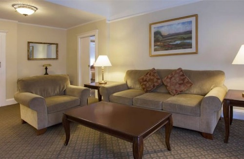 Theater District Apartment | San Francisco Union Square Comfort & Tradition