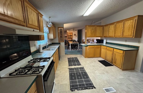 Navajo Dam House | San Juan Cast and Crash, Sleeps 10 and just minutes from world class fly fishing
