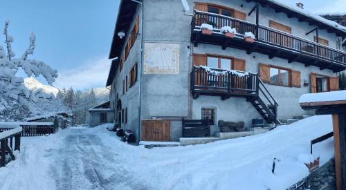 Oulx Apartment | San Marco FARMHOUSE with a view.