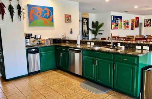 Martindale House | San Marcos River I Sleeps 26 l Hot Tub l 3 acres