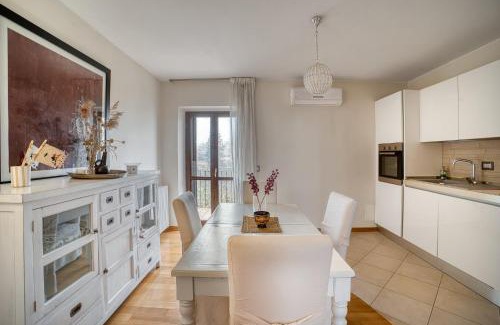 Badiola Apartment | San Martino in campo bright apartment with parking