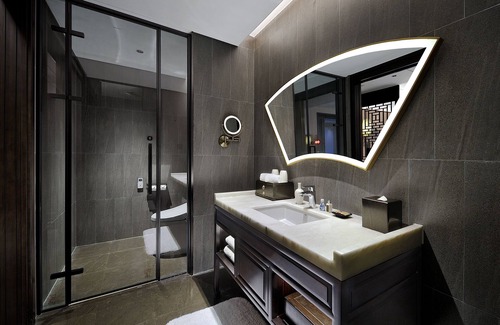 Three Lanes and Seven Alleys Hotel | San Po Hotel