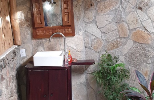 San Juan de Oriente Cabin | San Simian Lodge