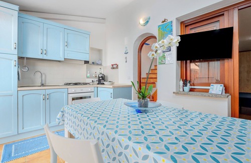 San Teodoro City Centre House | 'San Teodoro Holiday House A' with Wi-Fi, A/C & Terrace