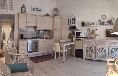 San Teodoro House | SAN TEODORO SEPTEMBER DISCOUNTS CHARMING COTTAGE WITH GARDEN IUNS0182
