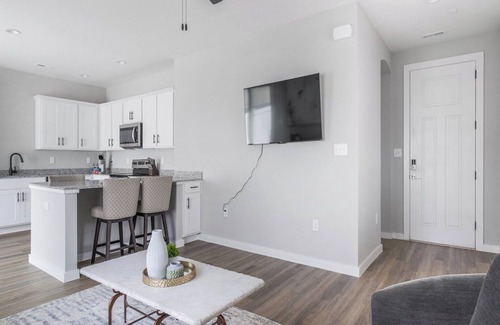 Madison Apartment | Sanctuary 2BD 2 - Two Bedroom Apartment, Sleeps 4