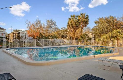 Gainesville House | Sanctuary Gainesville Bright 2 BR King Condo