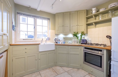 Thorpeness Cottage | Sanctuary House - sleeps 10 guests in 6 bedrooms