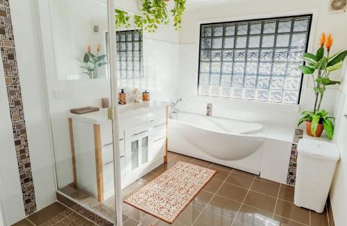 Brisbane Waterfront House | Sanctuary on Coochiemudlo Island